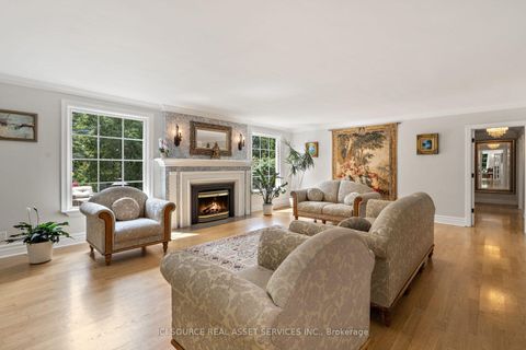 Photo 4 at 109 Highland Lane, Mill Pond, Richmond Hill