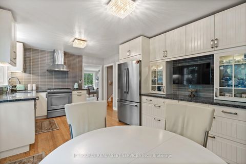 Photo 10 at 109 Highland Lane, Mill Pond, Richmond Hill
