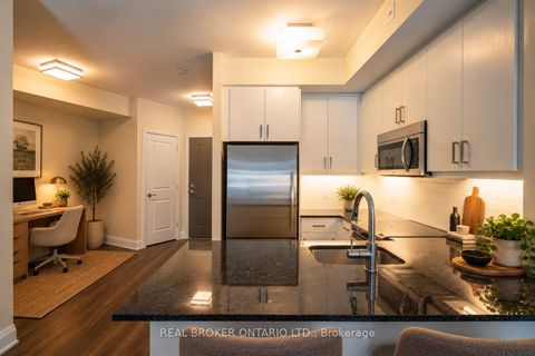 Photo 4 at 208 - 1 Old Mill Drive, Swansea, Toronto