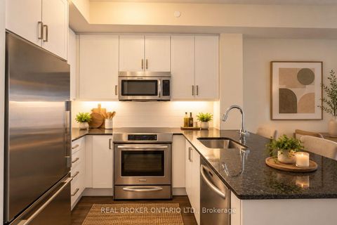Photo 5 at 208 - 1 Old Mill Drive, Swansea, Toronto