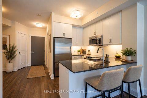 Photo 6 at 208 - 1 Old Mill Drive, Swansea, Toronto