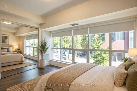 Photo 11 at 208 - 1 Old Mill Drive, Swansea, Toronto