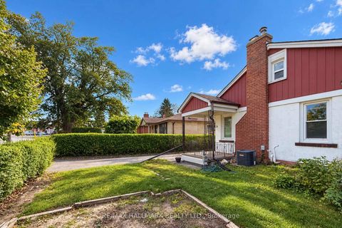 Photo 2 at 14 Saunders Road, Guildwood, Toronto