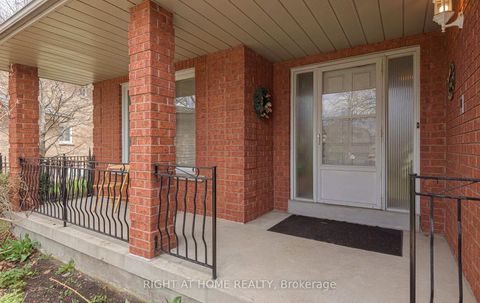 Photo 1 at 19 Western Skies Court, East Woodbridge, Vaughan