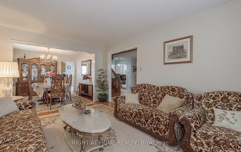 Photo 5 at 19 Western Skies Court, East Woodbridge, Vaughan