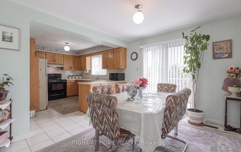 Photo 7 at 19 Western Skies Court, East Woodbridge, Vaughan