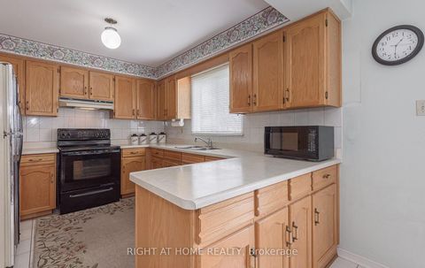Photo 8 at 19 Western Skies Court, East Woodbridge, Vaughan