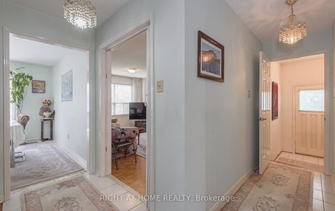 Photo 10 at 19 Western Skies Court, East Woodbridge, Vaughan