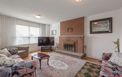 Photo 11 at 19 Western Skies Court, East Woodbridge, Vaughan