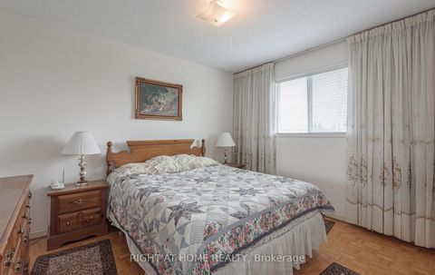 Photo 12 at 19 Western Skies Court, East Woodbridge, Vaughan