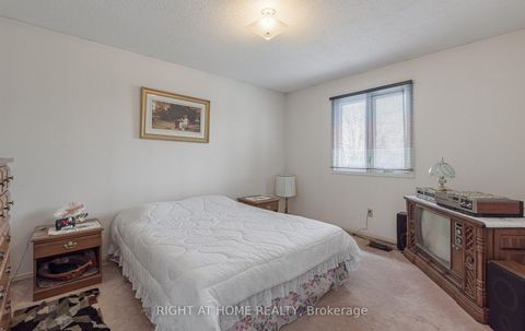 Photo 15 at 19 Western Skies Court, East Woodbridge, Vaughan