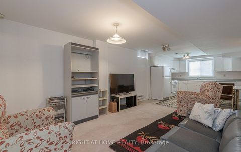 Photo 25 at 19 Western Skies Court, East Woodbridge, Vaughan