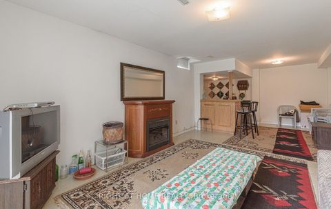 Photo 28 at 19 Western Skies Court, East Woodbridge, Vaughan