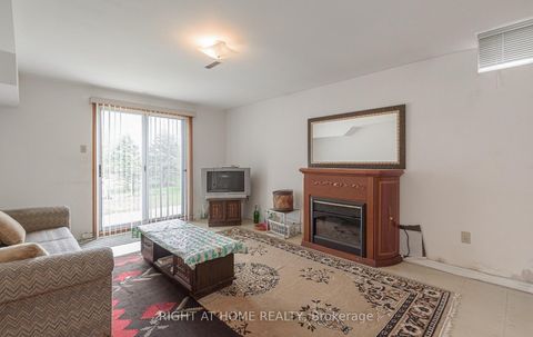 Photo 29 at 19 Western Skies Court, East Woodbridge, Vaughan