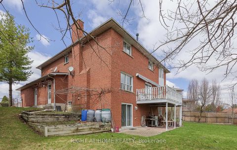 Photo 31 at 19 Western Skies Court, East Woodbridge, Vaughan