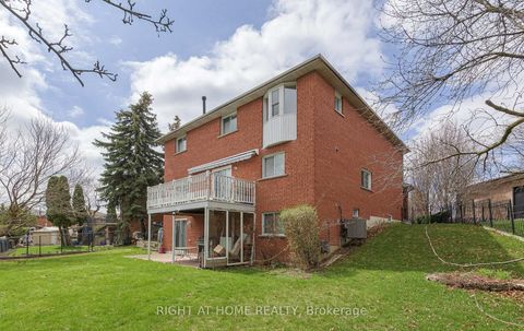 Photo 32 at 19 Western Skies Court, East Woodbridge, Vaughan