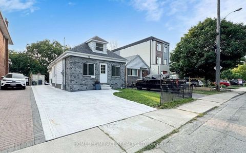 Photo 0 at 14 Spears Street, Smythe, Toronto