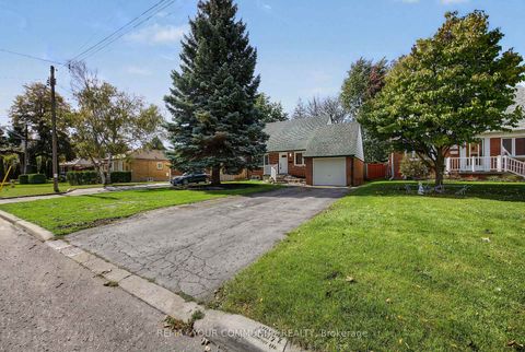 Photo 3 at 18 Robertsfield Crescent, Maryvale, Toronto