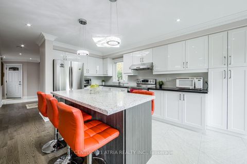 Photo 11 at 39 Chiswick Crescent, Aurora Highlands, Aurora