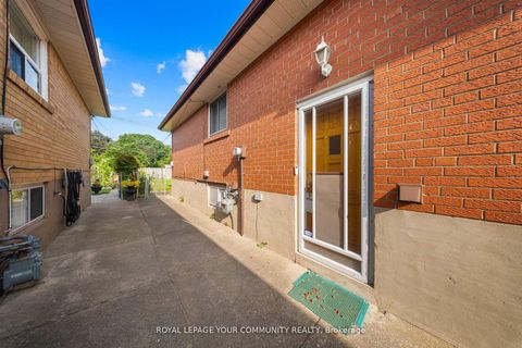 Photo 4 at 50 Felan Crescent, Beaumonde Heights, Toronto