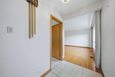 Photo 7 at 50 Felan Crescent, Beaumonde Heights, Toronto