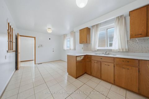 Photo 15 at 50 Felan Crescent, Beaumonde Heights, Toronto