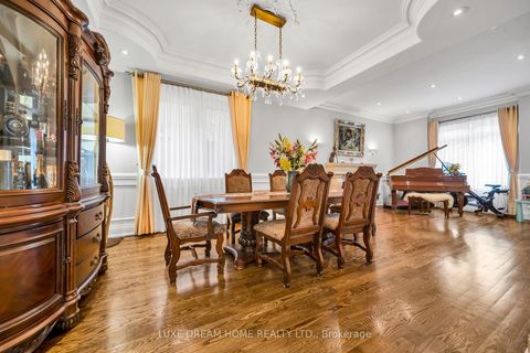 Photo 5 at 7 Geranium Court, Newtonbrook East, Toronto