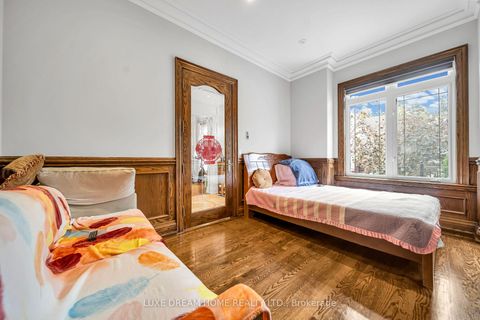 Photo 9 at 7 Geranium Court, Newtonbrook East, Toronto