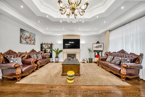 Photo 11 at 7 Geranium Court, Newtonbrook East, Toronto