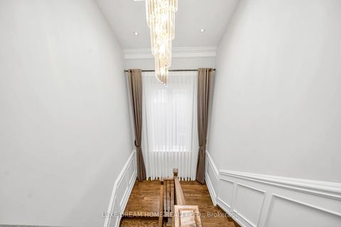 Photo 18 at 7 Geranium Court, Newtonbrook East, Toronto