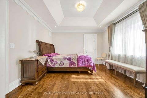 Photo 25 at 7 Geranium Court, Newtonbrook East, Toronto