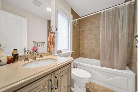 Photo 33 at 7 Geranium Court, Newtonbrook East, Toronto