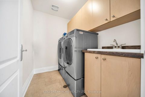 Photo 34 at 7 Geranium Court, Newtonbrook East, Toronto