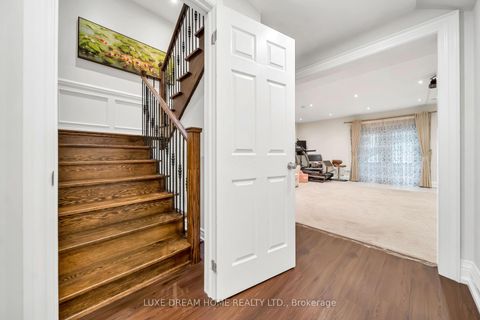 Photo 35 at 7 Geranium Court, Newtonbrook East, Toronto