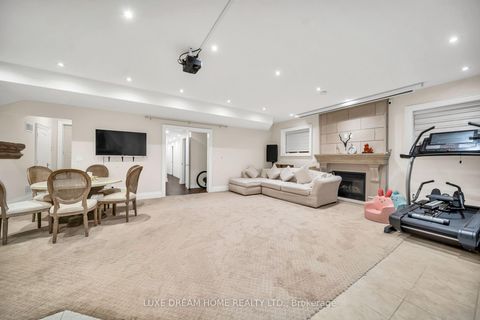 Photo 38 at 7 Geranium Court, Newtonbrook East, Toronto