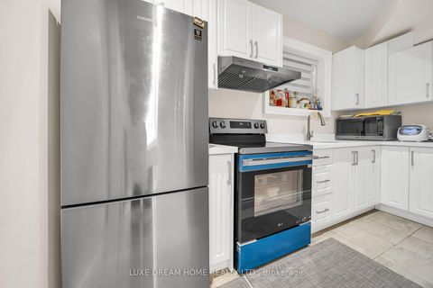 Photo 39 at 7 Geranium Court, Newtonbrook East, Toronto