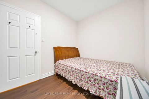 Photo 40 at 7 Geranium Court, Newtonbrook East, Toronto