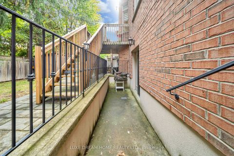 Photo 42 at 7 Geranium Court, Newtonbrook East, Toronto