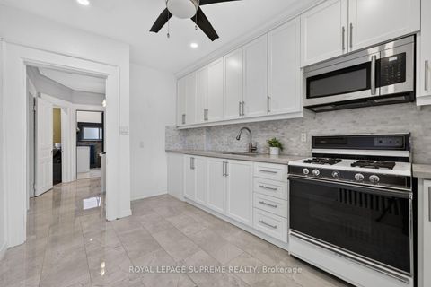 Photo 15 at 626 Manning Avenue, Little Italy, Toronto