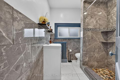 Photo 17 at 626 Manning Avenue, Little Italy, Toronto