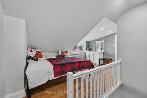 Photo 21 at 626 Manning Avenue, Little Italy, Toronto