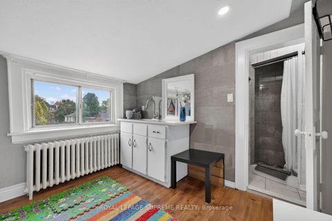 Photo 22 at 626 Manning Avenue, Little Italy, Toronto
