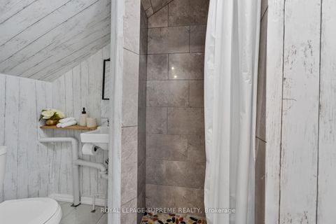 Photo 23 at 626 Manning Avenue, Little Italy, Toronto