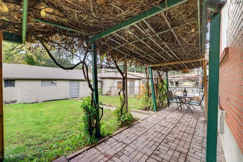 Photo 34 at 626 Manning Avenue, Little Italy, Toronto