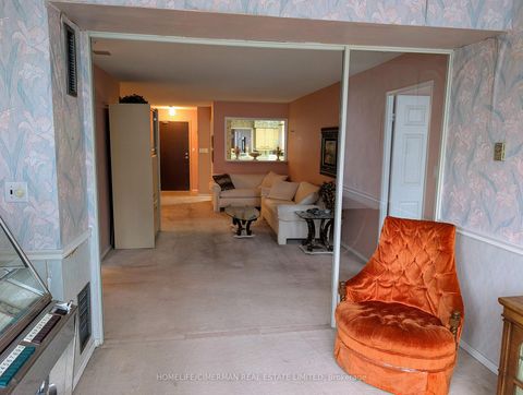 Photo 7 at 610 - 30 Greenfield Avenue, Willowdale East, Toronto