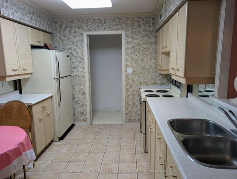 Photo 11 at 610 - 30 Greenfield Avenue, Willowdale East, Toronto