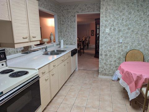 Photo 14 at 610 - 30 Greenfield Avenue, Willowdale East, Toronto