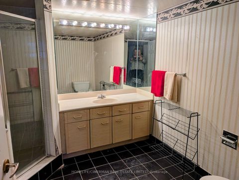 Photo 19 at 610 - 30 Greenfield Avenue, Willowdale East, Toronto