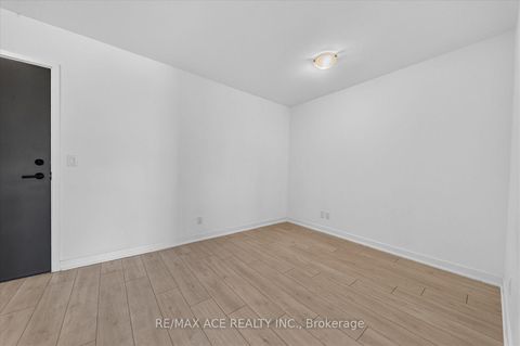 Photo 8 at 515 - 2033 Kennedy Road, Malvern West, Toronto