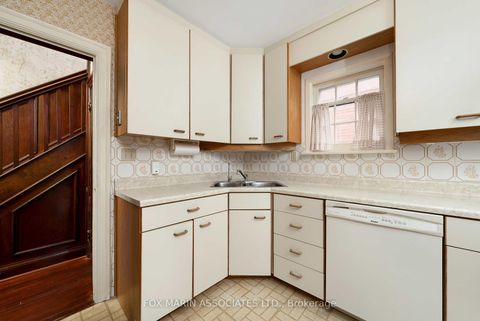Photo 14 at 26 Claxton Boulevard, Cedarvale, Toronto
